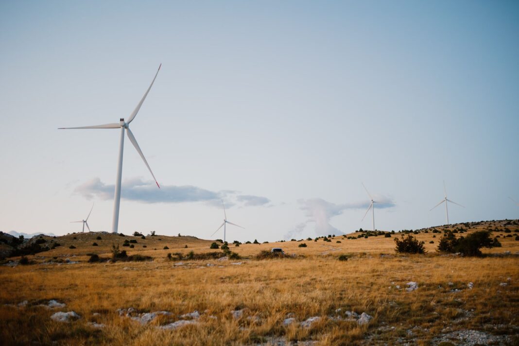 Energia wiatru a bezpieczeństwo energetyczne Polski co daje nam rozwój lądowych i morskich farm wiatrowych